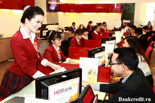 Nhân viên ngân hàng HDBank sẽ tiếp nhận yêu cầu của khách hàng