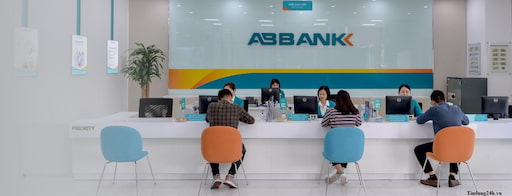 Nếu chuyển tiền cho người nhận bằng thẻ chứng minh thư thì phí sẽ bằng 0.015% tiền gửi