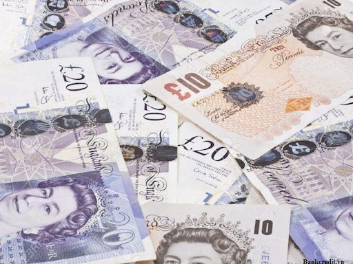Bảng Anh là tiền tệ có giá trị lớn nên tốt nhất bạn nên đến ngân hàng lớn để đổi nhé
