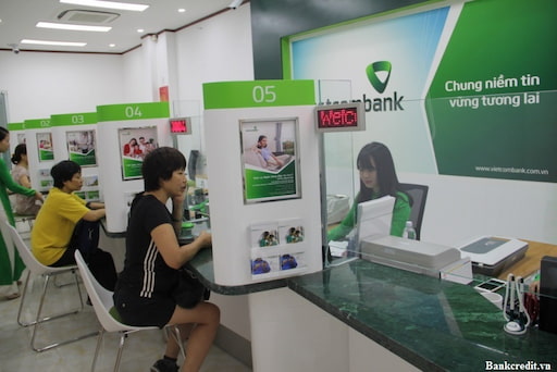 Vietcombank tên giao dịch đầy đủ là ngân hàng Thương mại Cổ phần Ngoại thương Việt Nam