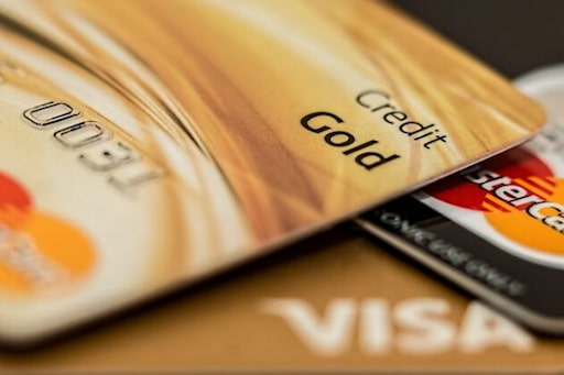 Đây là thẻ ATM ngân hàng có thể chuyển tiền, rút ​​tiền hoặc thanh toán hóa đơn trong hạn mức có trong thẻ