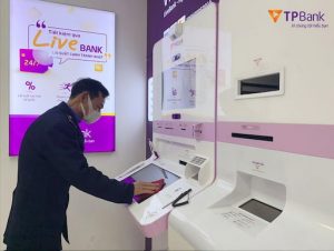 Kiểm tra số dư qua hệ thống cây ATM