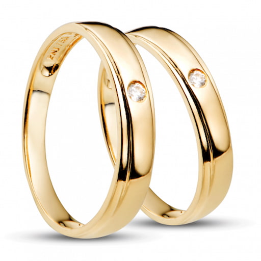 Cặp nhẫn cưới vàng 18K của PNJ.